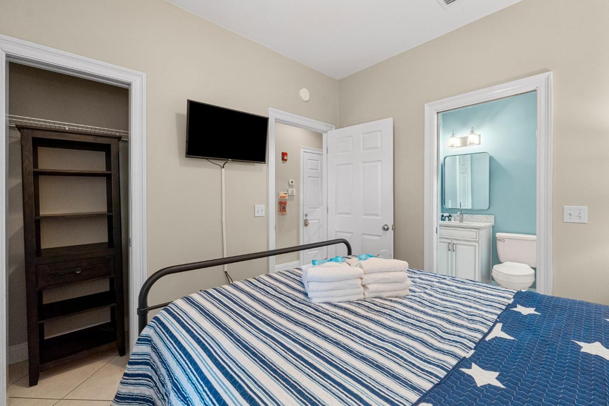Holiday home Colorful Next To Pier Park W/ Gulf Views And Pool! Panama City Beach