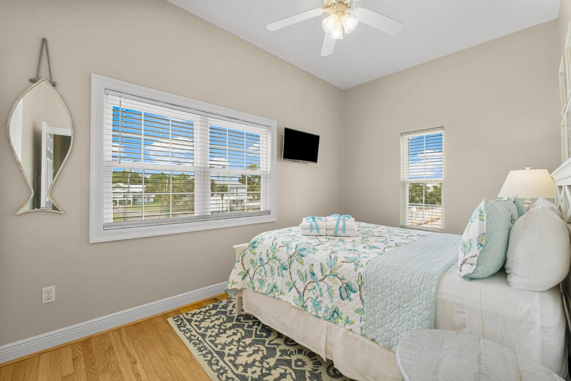 Colorful Next To Pier Park W/ Gulf Views And Pool! *