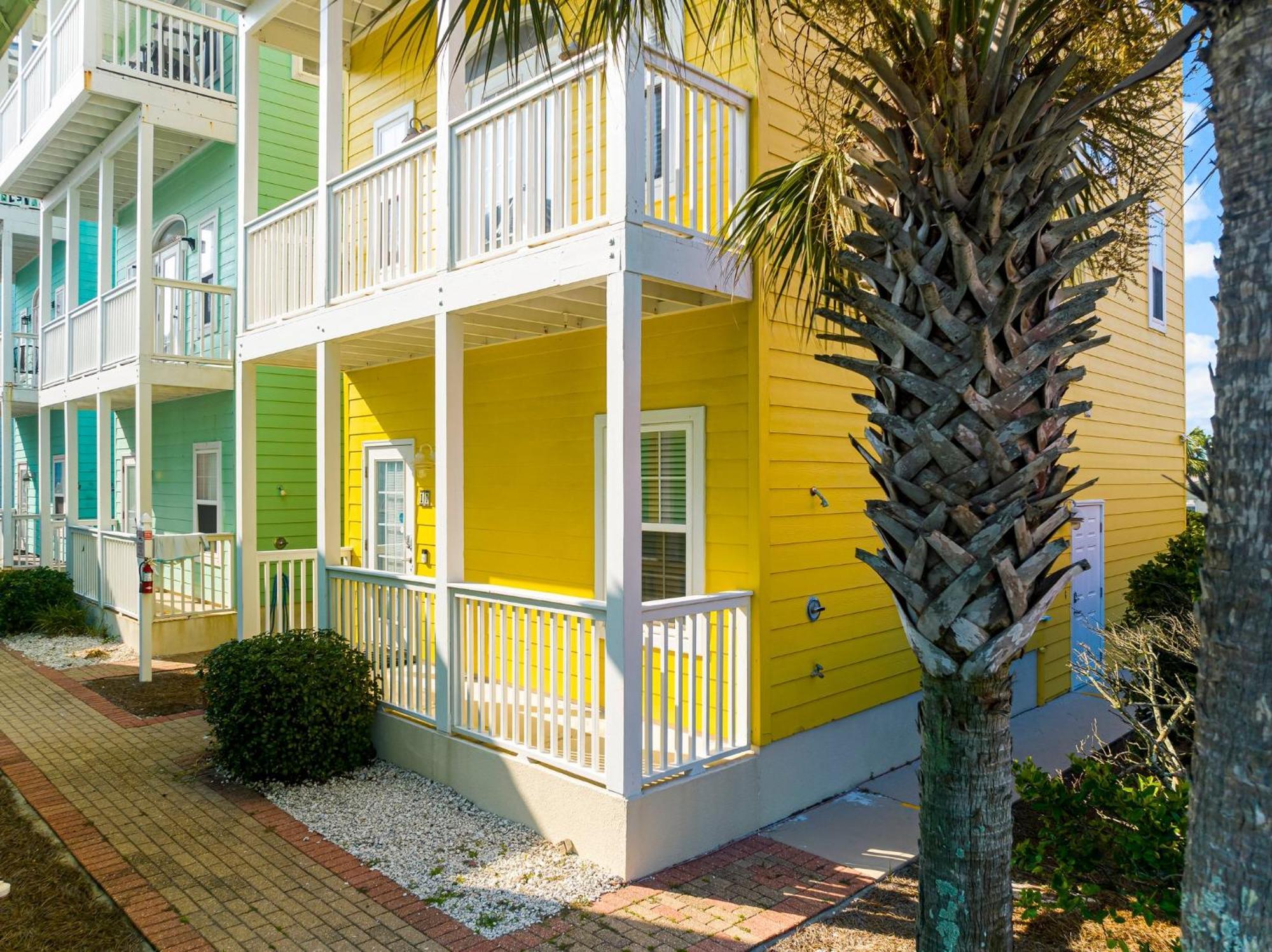 Colorful Next To Pier Park W/ Gulf Views And Pool! Holiday home *