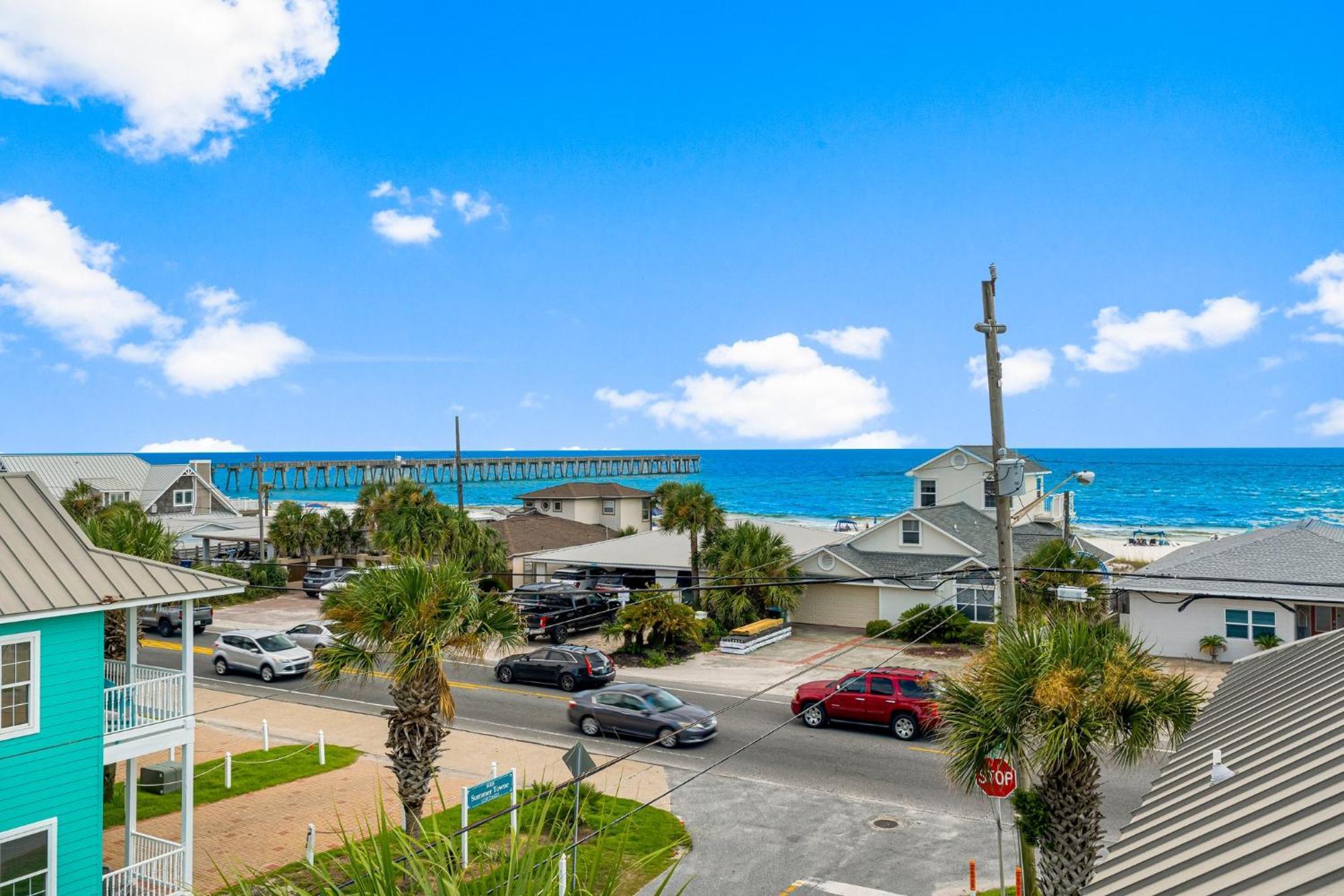 Colorful Next To Pier Park W/ Gulf Views And Pool! Holiday home
