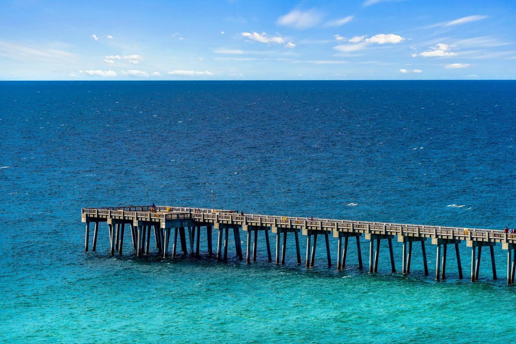Colorful Next To Pier Park W/ Gulf Views And Pool! Holiday home