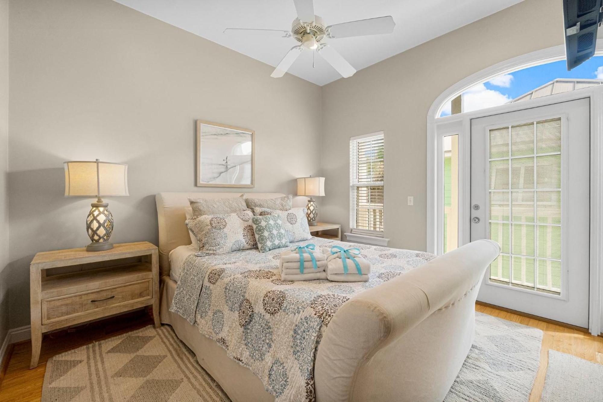 Holiday home Colorful Next To Pier Park W/ Gulf Views And Pool! *