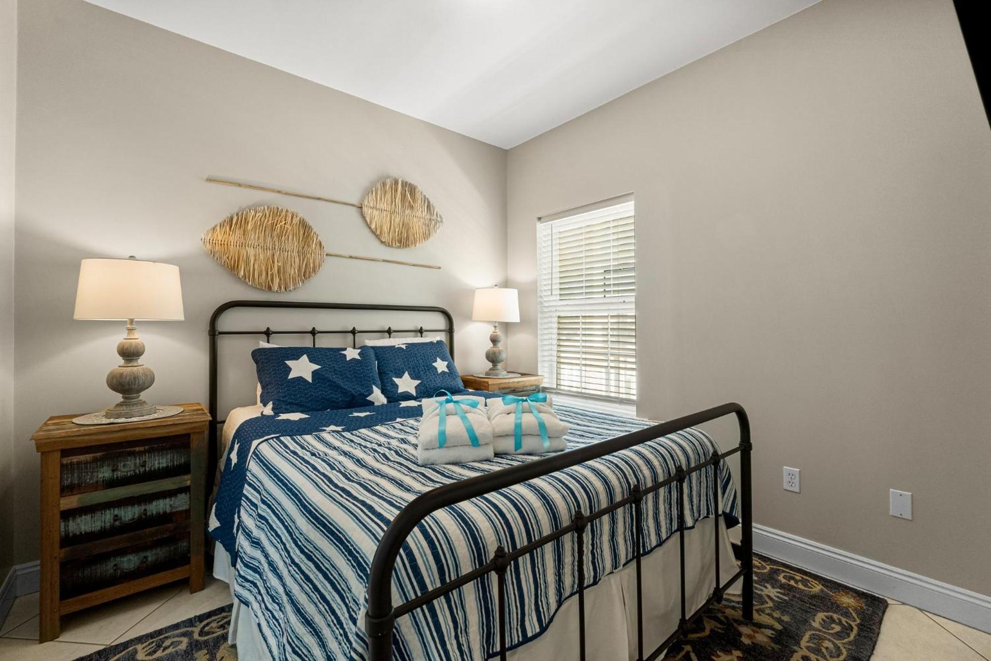 Colorful Next To Pier Park W/ Gulf Views And Pool! Holiday home *