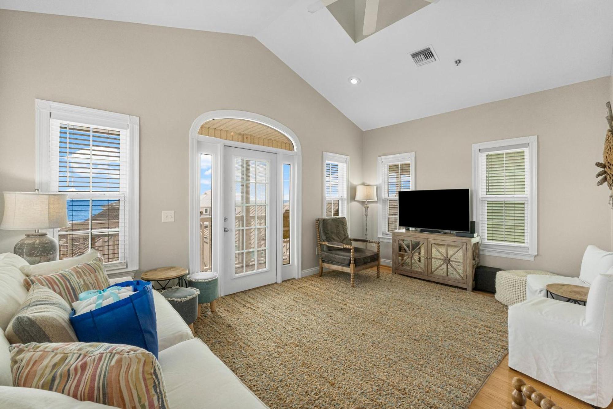 Colorful Next To Pier Park W/ Gulf Views And Pool! Holiday home *