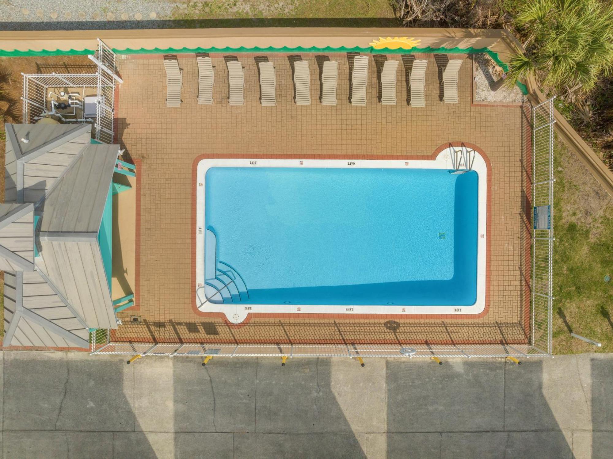 Colorful Next To Pier Park W/ Gulf Views And Pool! Holiday home *