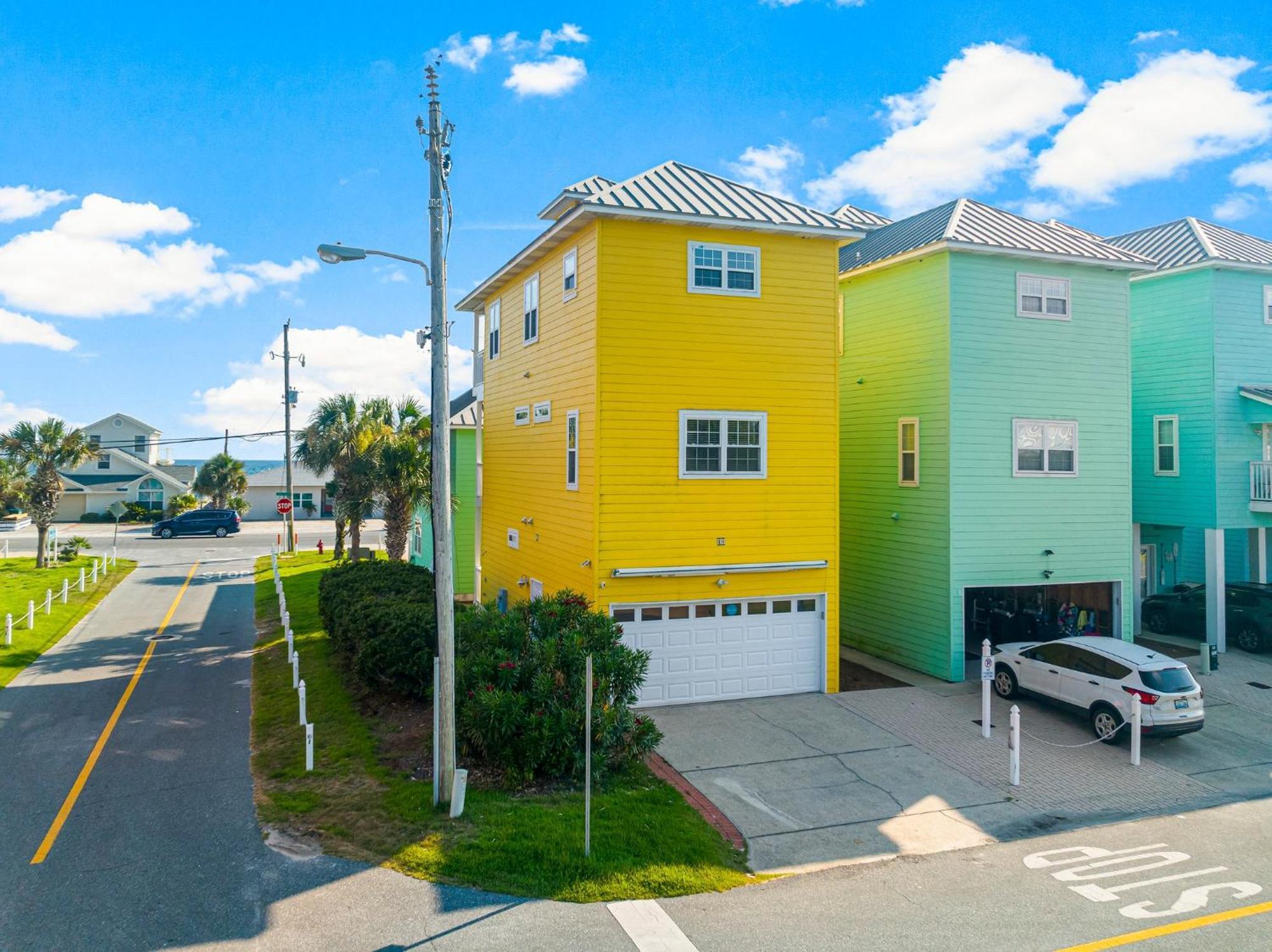 Colorful Next To Pier Park W/ Gulf Views And Pool! Holiday home Panama City Beach