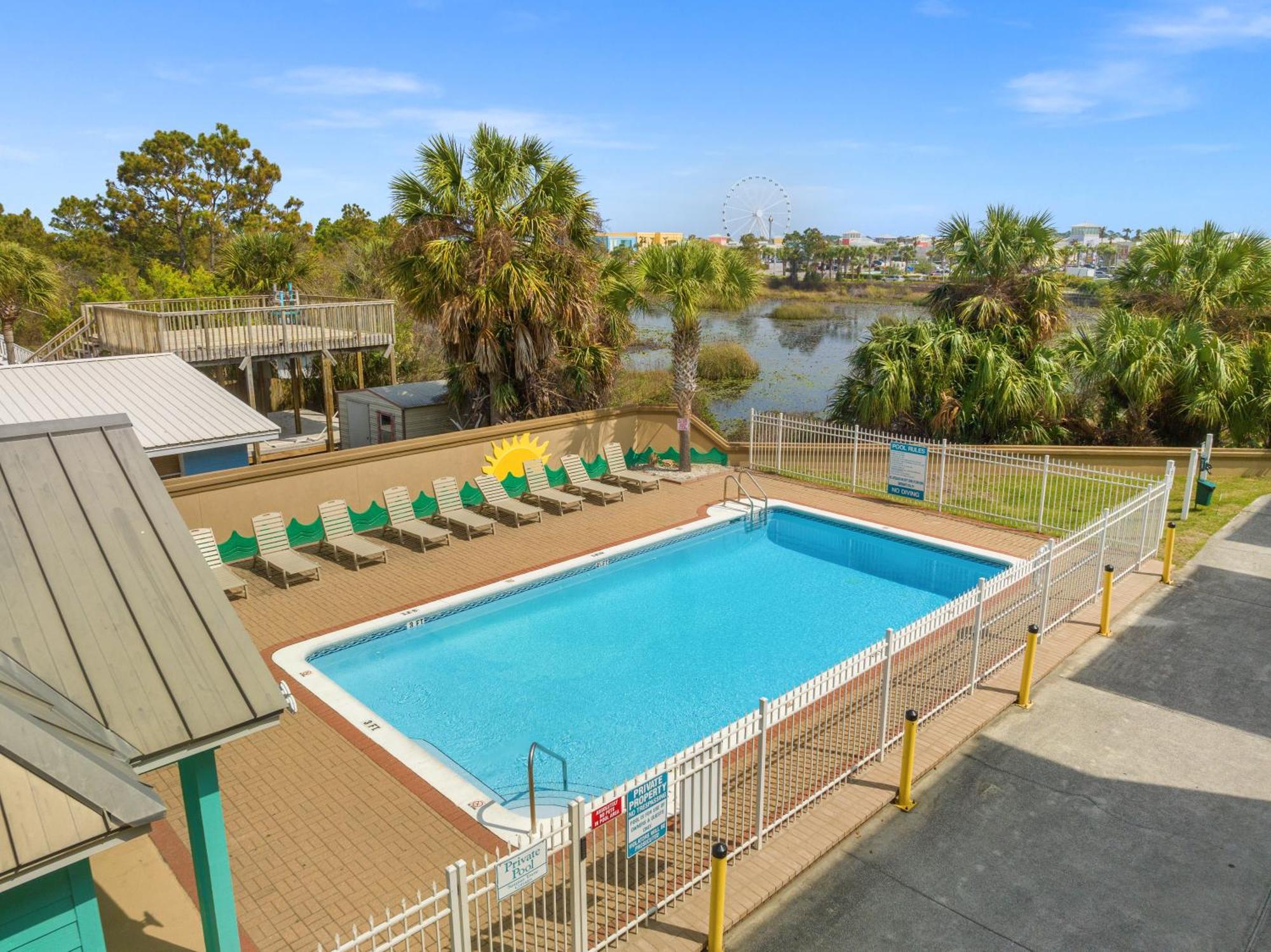 Colorful Next To Pier Park W/ Gulf Views And Pool! Holiday home *